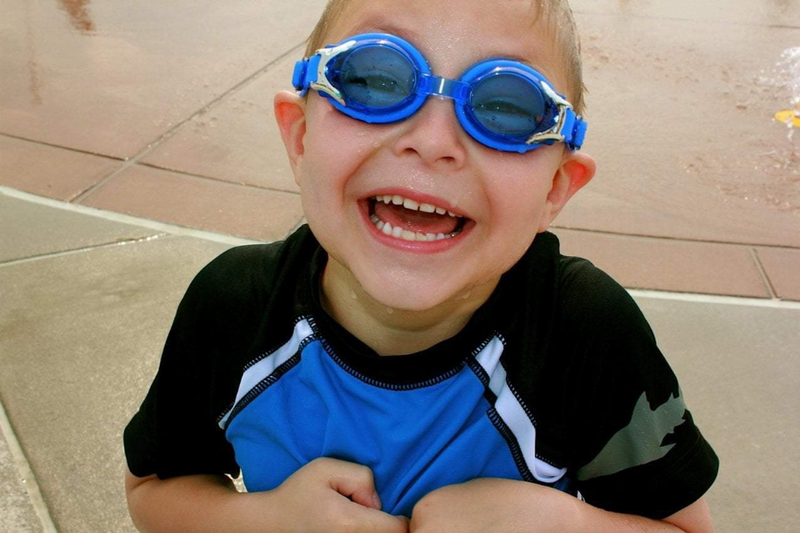Load image into Gallery viewer, Kids Swim Goggles
